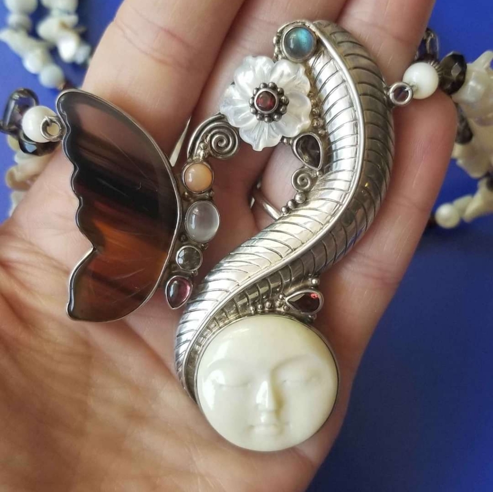 Stunning Sajen Necklace
